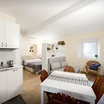 Quiet And Charming In The Centre With Air Conditioned Como