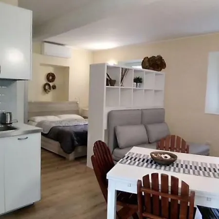 Quiet And Charming In The Centre With Air Conditioned Daire Como