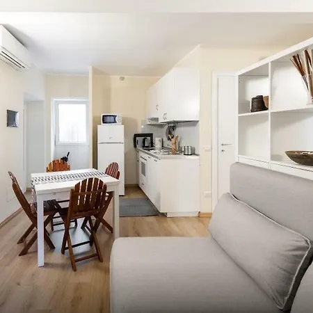 Daire Quiet And Charming In The Centre With Air Conditioned Como